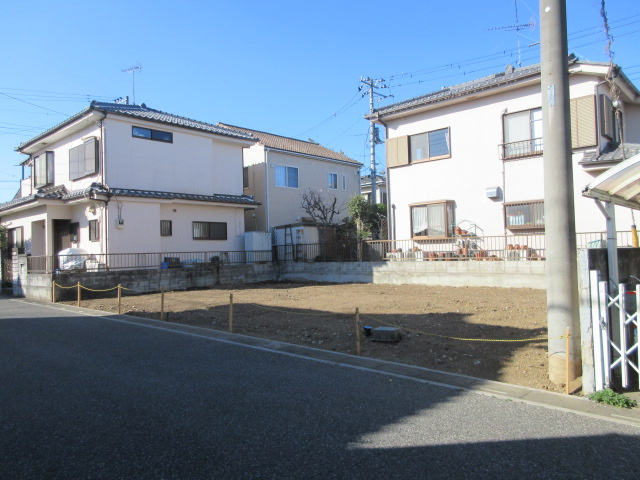 売地　東松山市松本町1-11-63の前面道路含む現地写真