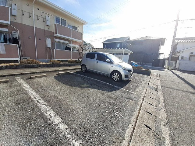 ファミィール永和の駐車場