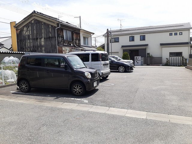 パレ・ロジュマンの駐車場