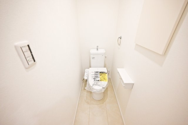 マドレコート西昆陽3丁目新築一戸建て｜3LDK＋駐車1台可のトイレ|2階トイレも快適に利用できる温水洗浄便座付です。