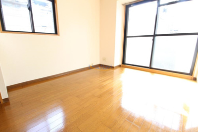 【居間・リビング】 | エスリード梅田東