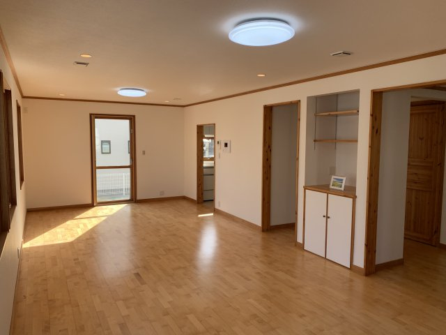 舞多聞西　中古一戸建ての居間・リビング|18.8帖リビング・ダイニング