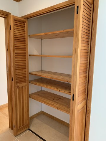 舞多聞西　中古一戸建ての収納|パントリー

