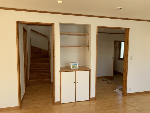 舞多聞西　中古一戸建ての居間・リビング