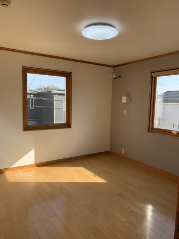 舞多聞西　中古一戸建ての洋室