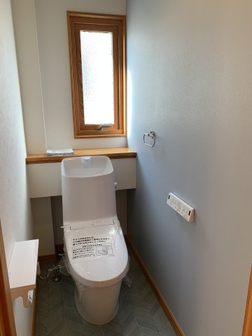 舞多聞西　中古一戸建てのトイレ|2階　温水洗浄便座付
