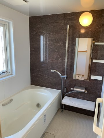 舞多聞西　中古一戸建ての浴室