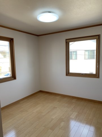 舞多聞西　中古一戸建ての洋室