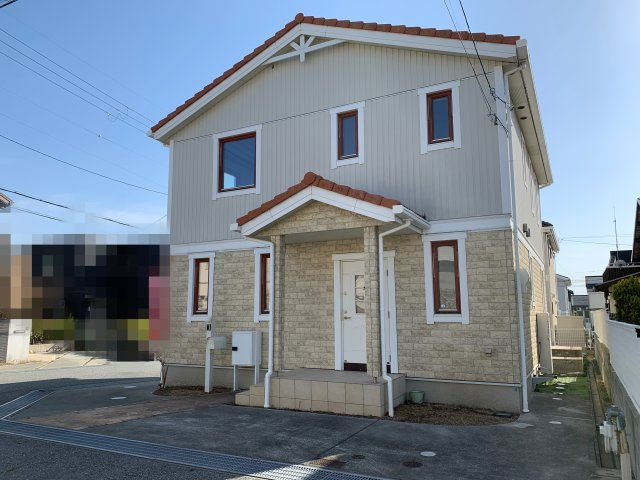 舞多聞西　中古一戸建ての前面道路含む現地写真