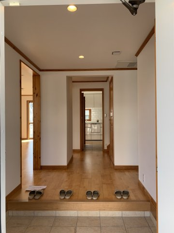 舞多聞西　中古一戸建ての玄関