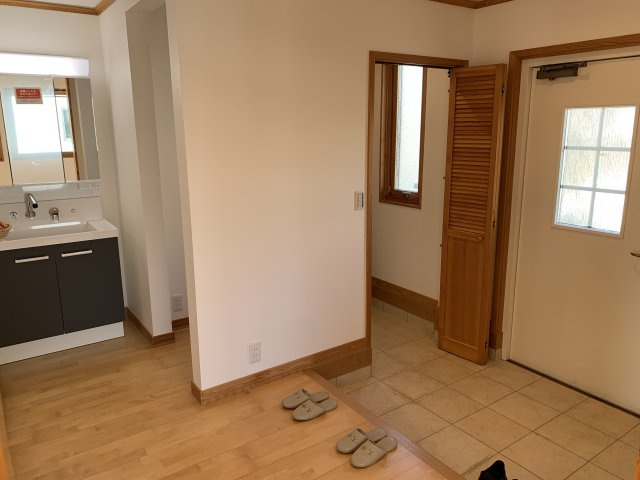 舞多聞西　中古一戸建ての玄関