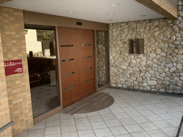 ワコーレ霞ヶ丘景彩館のエントランス