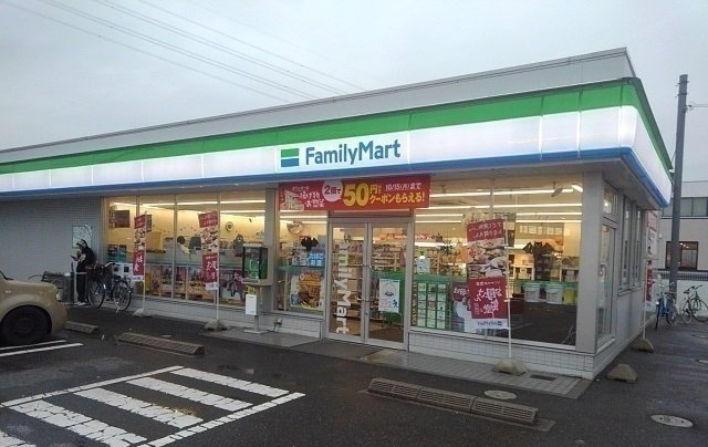 パストラルⅡの周辺|ファミリーマート中庄店まで500m