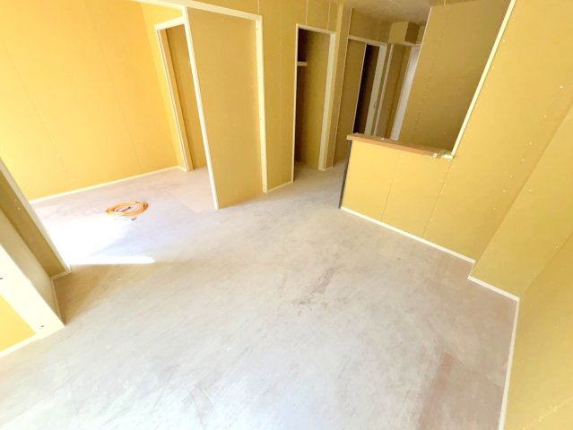 安芸郡海田町国信１丁目のアパートの居間・リビング