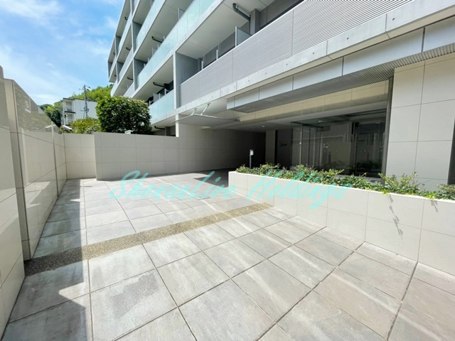 鎌倉市植木の賃貸マンションのエントランス|清潔感のあるエントランスです♪
