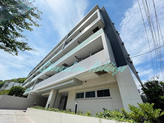 鎌倉市植木の賃貸マンションの外観|鉄筋コンクリートマンションで防音面も安心♪