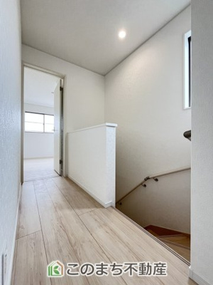 【内装】 | CRADLE GARDEN小山市東間々田第7　4 | 小さなお子様やご年配のご家族も安心の手すり付き室内階段☆