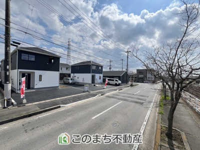 【前面道路含む現地写真】 | CRADLE GARDEN小山市東間々田第7　4 | 前面道路含む現地写真