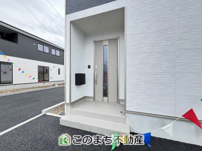 【玄関】 | CRADLE GARDEN小山市東間々田第7　4 | 玄関周りは家の顔！スタイリッシュな玄関が特徴です！
