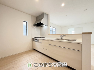 【キッチン】 | CRADLE GARDEN小山市東間々田第7　4 | 3口ビルトインコンロで同時調理可能♪ご家族との会話を楽しいながらお料理できるカウンターキッチン♪