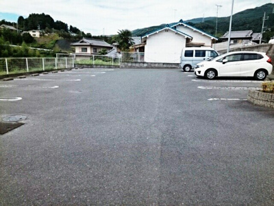 【駐車場】 | サニ－パレスⅡ | 駐車場に車を止められます