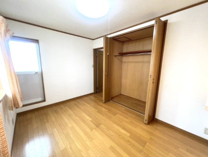 高島市今津町南新保中古戸建の洋室