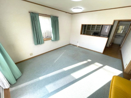 高島市今津町南新保中古戸建の居間・リビング