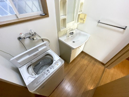高島市今津町南新保中古戸建のランドリースペース