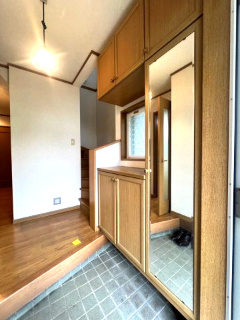 高島市今津町南新保中古戸建の玄関