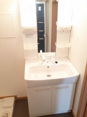 【洗面所】 | ルシュマンＣ | 広い洗面スペース