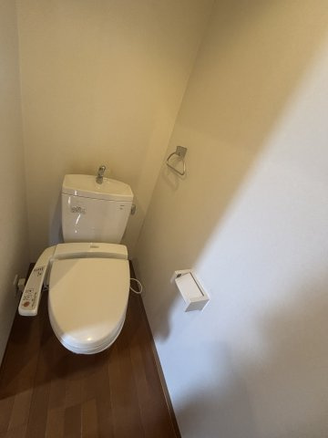 ライトクロト半田のトイレ|別部屋反転間取のお写真になります。参考にご覧くださいませ。