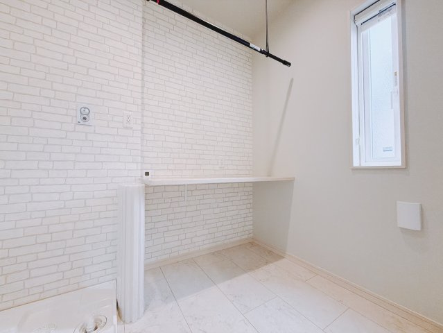 【中古戸建】太田市龍舞町のランドリースペース|■ランドリースペース｜タオルやバスタオル・着替えなどが置けるので大変便利です♪買い置きした洗剤もしまえてどんな時も綺麗な状態を保てます♪