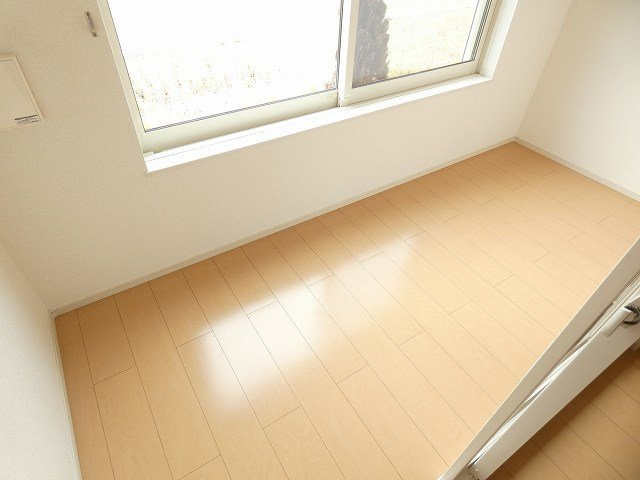 エレガンテⅠの内装|明るい室内です