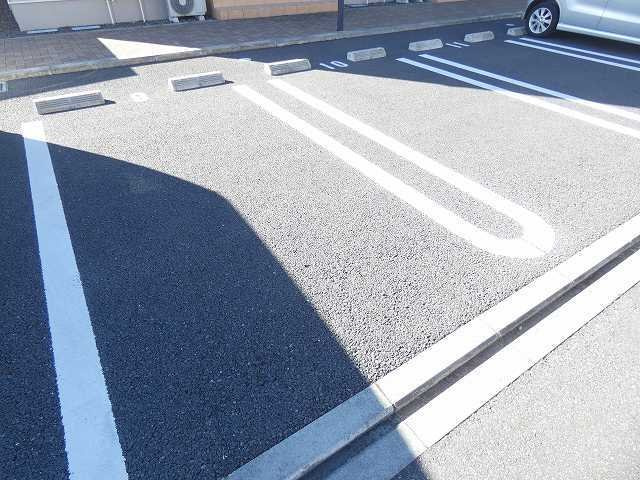 エレガンテⅠの駐車場