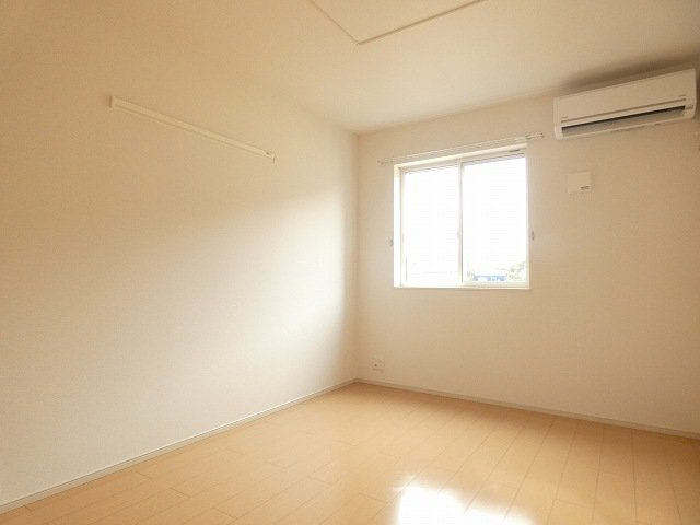 エレガンテⅠの内装|明るい色調の室内です