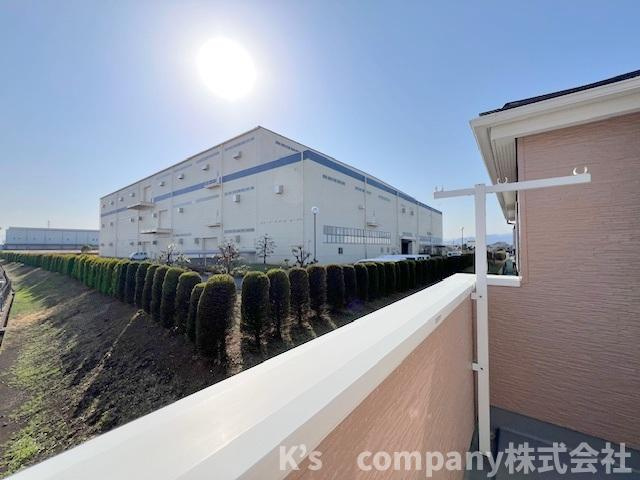 ■高座郡寒川町小谷2丁目　中古戸建の展望|南側バルコニーの正面には建物がなく、開放感のある眺望が広がります♪