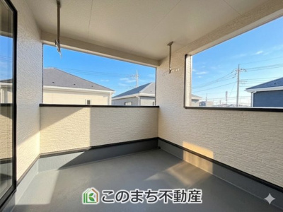 【バルコニー】 | CRADLE GARDEN小山市東間々田第7　5 | 多少の雨も安心☆一度にたくさんのお洗濯物を外干しできる広々としたルーフバルコニー♪