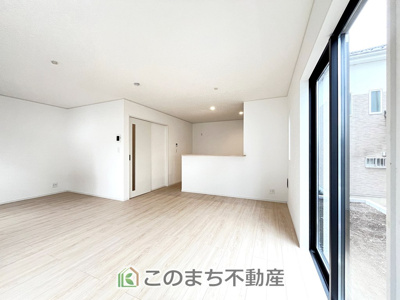 【居間・リビング】 | CRADLE GARDEN小山市東間々田第7　5 | 19.3帖の広々としたリビング☆ご家族の団らんを明るい日差しが照らします☆