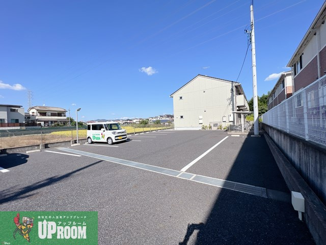 シャルムｕの駐車場