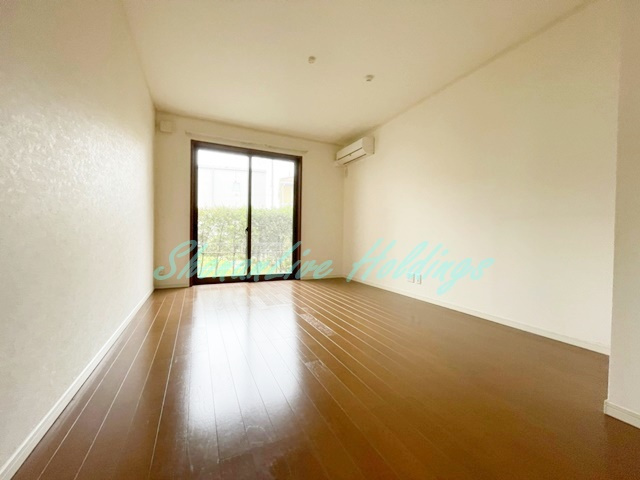 茅ヶ崎市東海岸北４丁目のテラスの居間・リビング