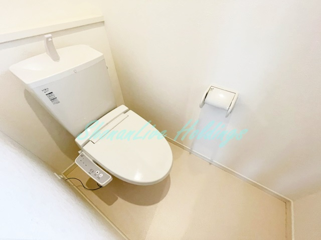 茅ヶ崎市東海岸北４丁目のテラスのトイレ|清潔感のあるトイレです