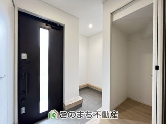 【玄関】 | CRADLE GARDEN小山市東間々田第7　6 | ゴルフバッグや傘などの収納に◎足元ゆったり玄関スペース☆