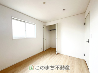 【洋室】 | CRADLE GARDEN小山市東間々田第7　6 | 2面採光の明るい室内☆