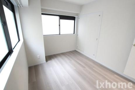 ルミエール万博公園の寝室|開放的な寝室です