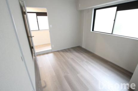 ルミエール万博公園の洋室|個人の部屋や寝室として使える洋室です