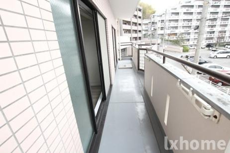 ルミエール万博公園のバルコニー|開放的で明るい空間を演出してくれるバルコニーです