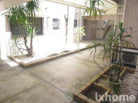 ルミエール万博公園のロビー|ゆとりのあるロビーです