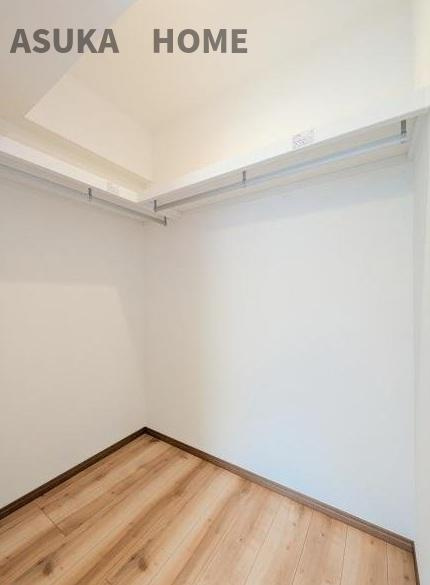 ライオンズマンション横浜大通り公園南の収納|お部屋をスッキリと利用でき、洋服以外にも収納できるのは嬉しいですね。