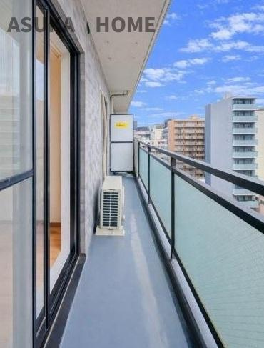 ライオンズマンション横浜大通り公園南のバルコニー|陽当り良好で風通しもよく気持ちいいですね。