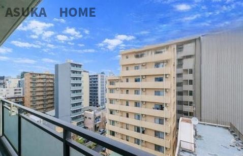 ライオンズマンション横浜大通り公園南のバルコニー|開放的なバルコニーは見晴らしもよく、太陽の温かな温もりをめいっぱい受け止めてくれます。